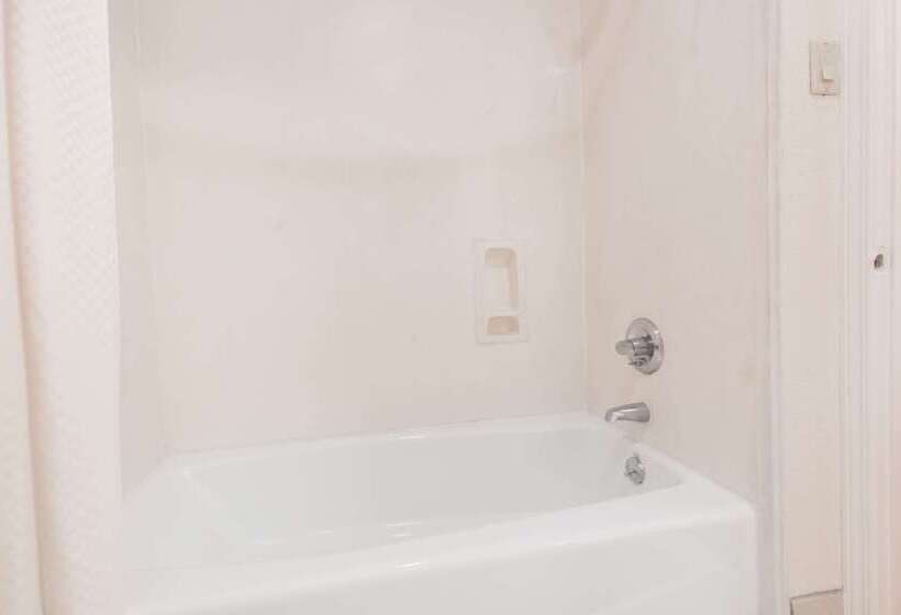 בית מלון כפרי Days Inn & Suites By Wyndham Winnie