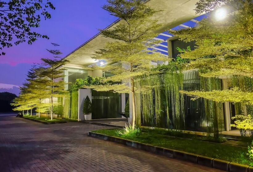 Fm7 Resort Hotel Jakarta Airport