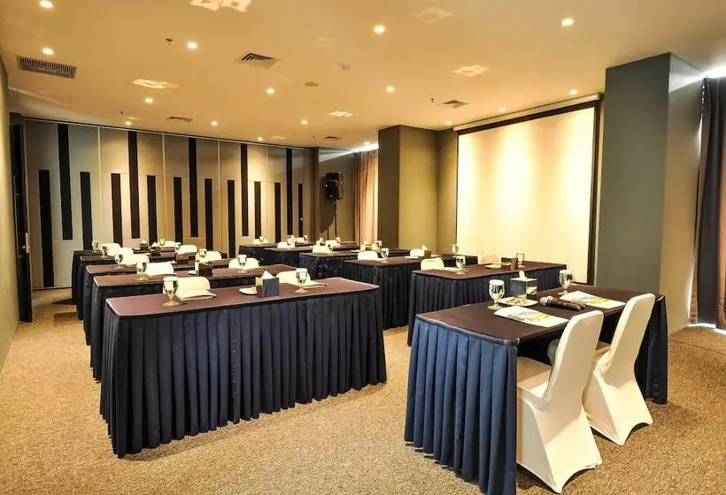 Fm7 Resort Hotel Jakarta Airport