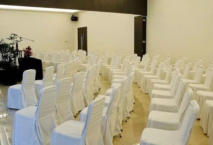 Fm7 Resort Hotel Jakarta Airport