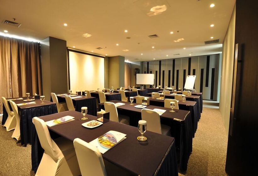 Fm7 Resort Hotel Jakarta Airport