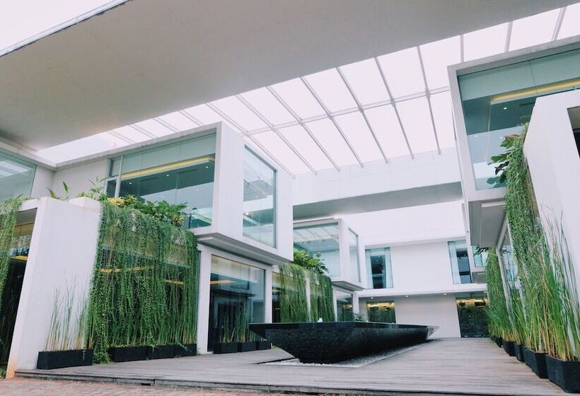 Fm7 Resort Hotel Jakarta Airport