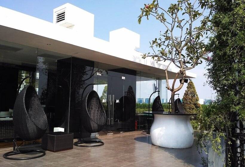 Fm7 Resort Hotel Jakarta Airport