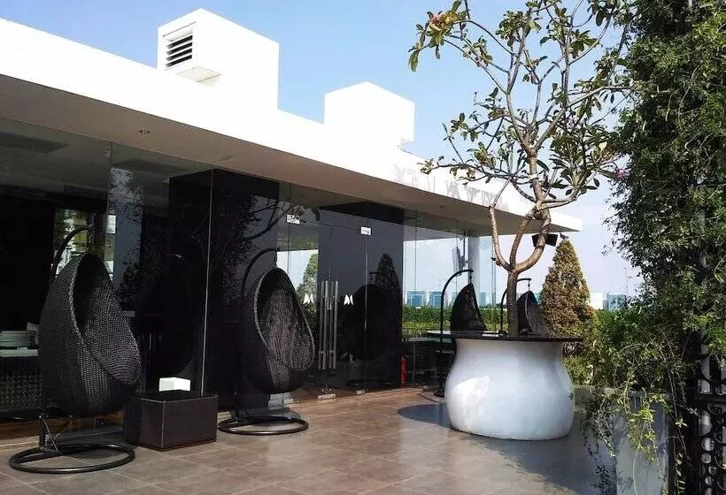 Fm7 Resort Hotel Jakarta Airport