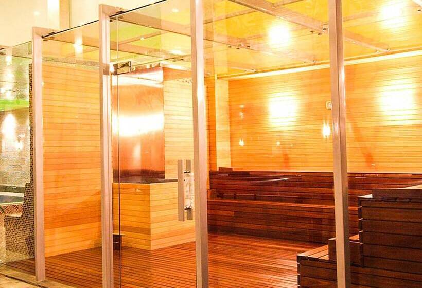 Fm7 Resort Hotel Jakarta Airport