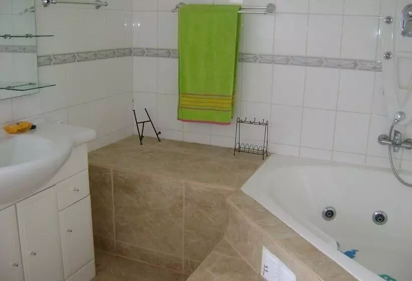 هتل Hostal Casablanca