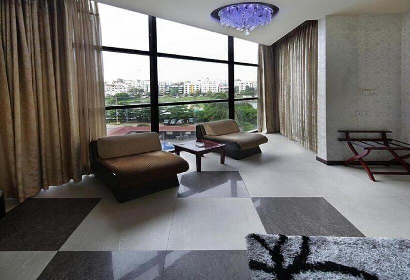 هتل The Cox Today