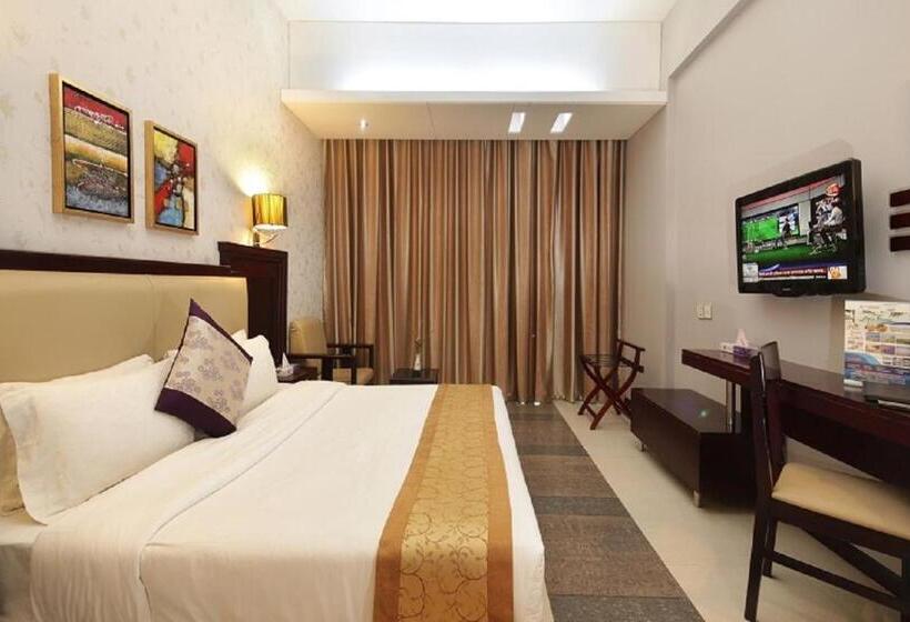 هتل The Cox Today