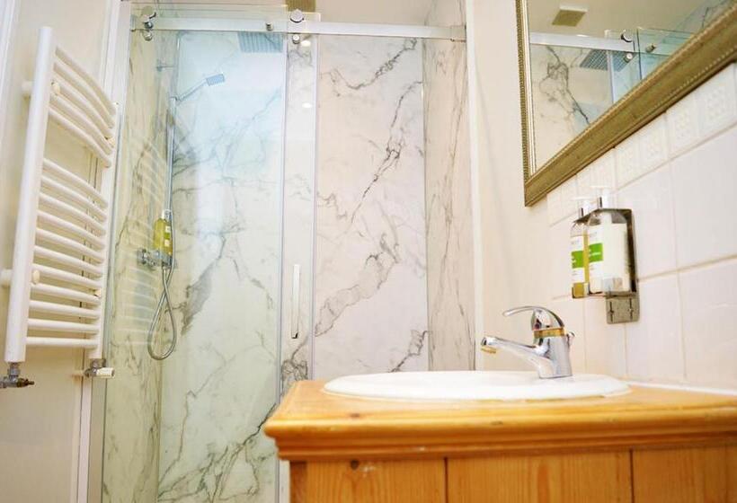 Hotel The Star And Garter