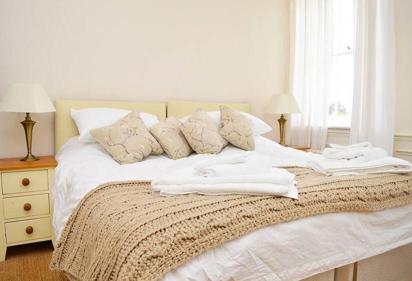 Hotel The Star And Garter