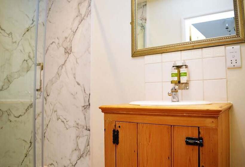 Hotel The Star And Garter