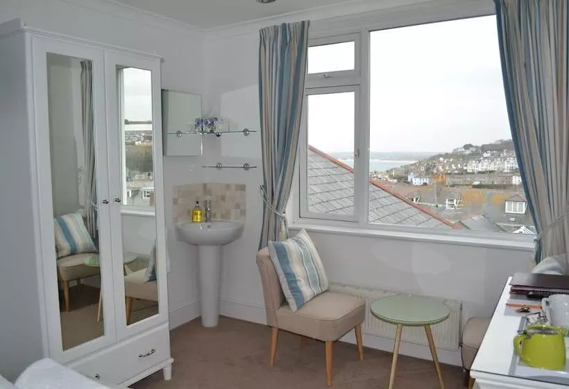 Отель Tregony Guest House