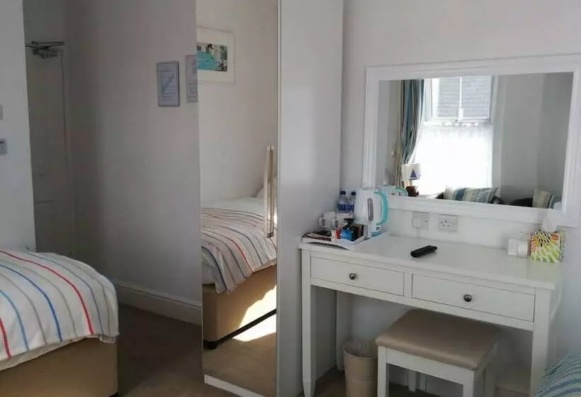 Отель Tregony Guest House