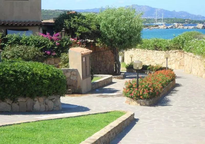 Baia De Bahas Apartaments & Resort