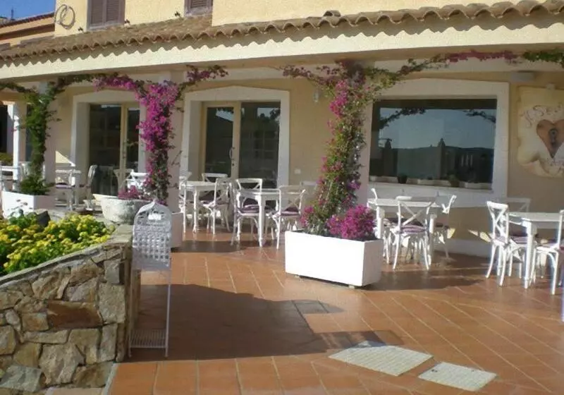 Baia De Bahas Apartaments & Resort