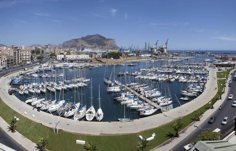 住宿加早餐  White