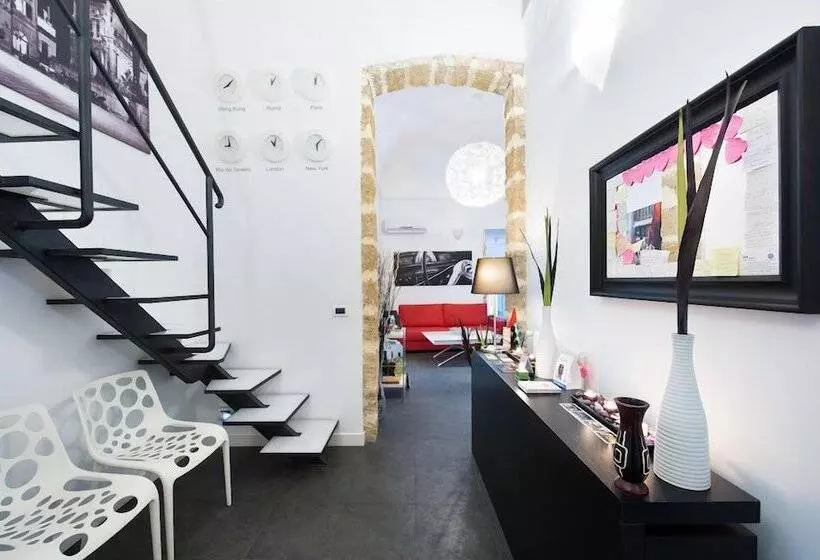 تختخواب و صبحانه White