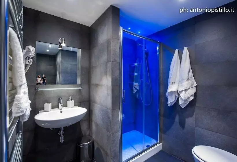 تختخواب و صبحانه White