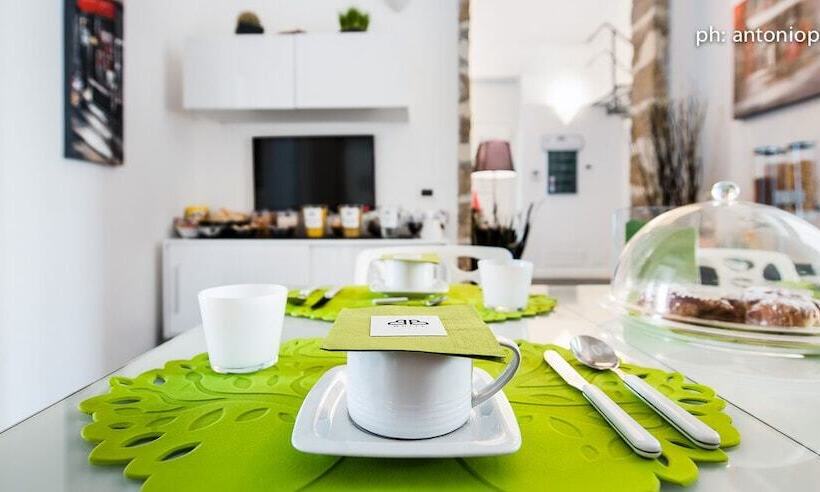 住宿加早餐  White