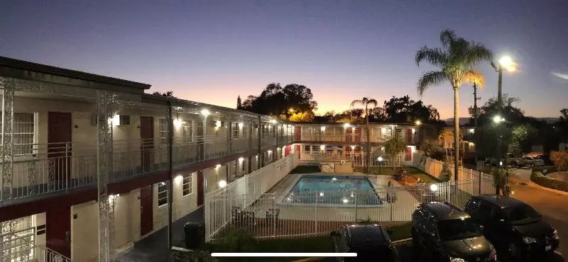 酒店 Budget Inn St.petersburg