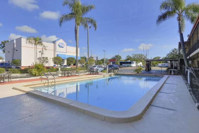 酒店 Budget Inn St.petersburg