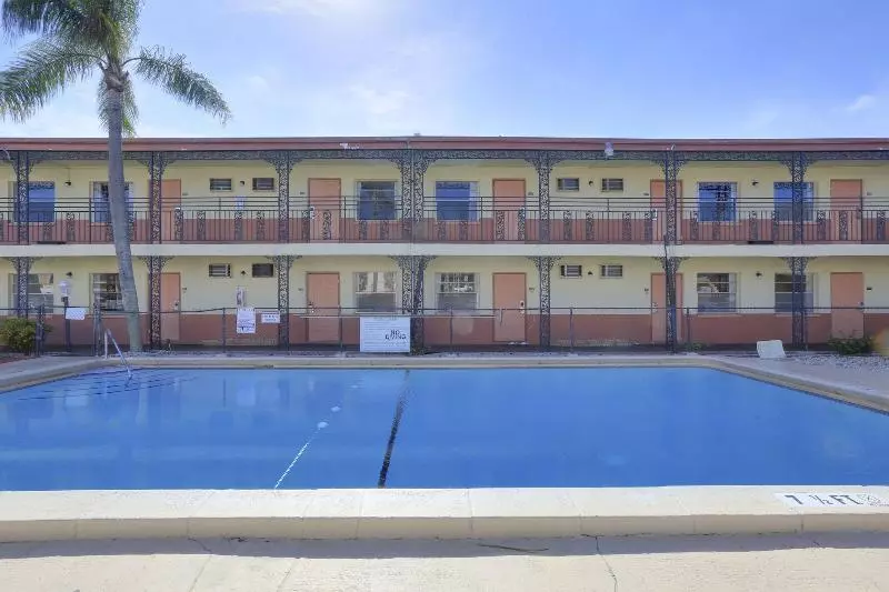 酒店 Budget Inn St.petersburg