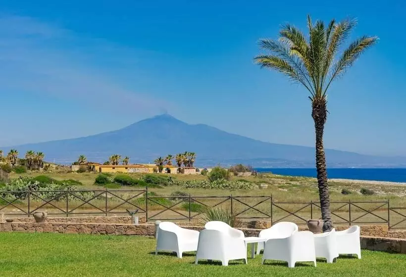 هتل Capo Campolato