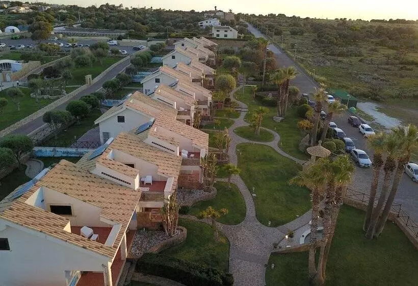 هتل Capo Campolato