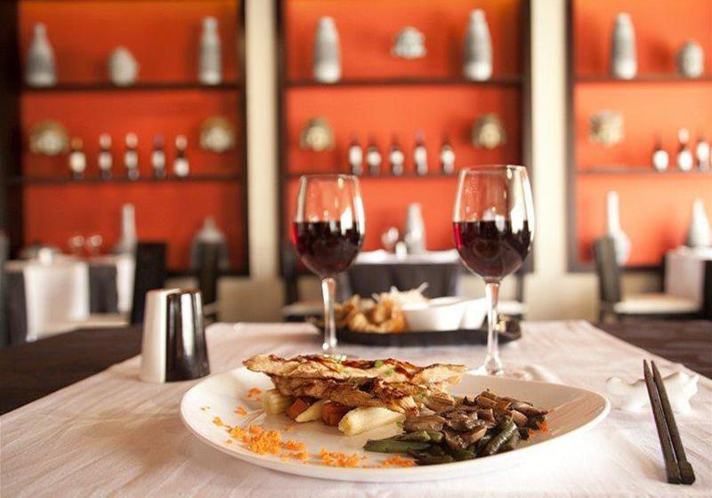 Memories Flamenco Beach Resort