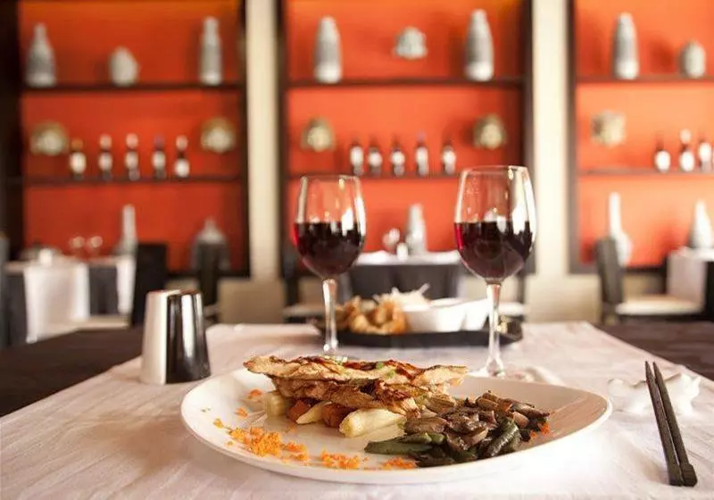 Memories Flamenco Beach Resort