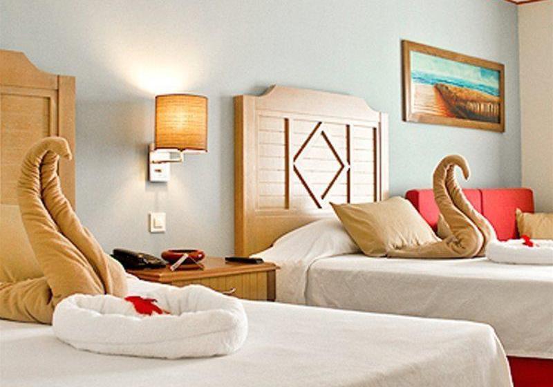 Memories Flamenco Beach Resort