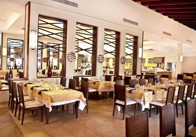 Memories Flamenco Beach Resort