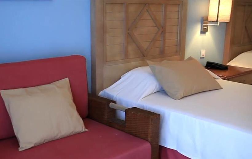 Memories Flamenco Beach Resort