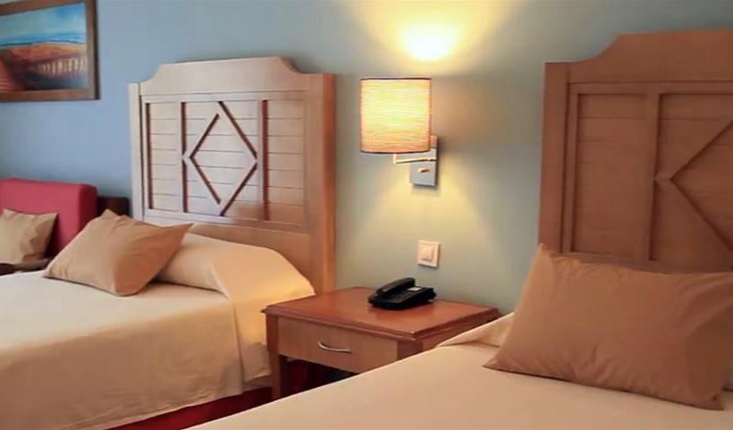 Memories Flamenco Beach Resort