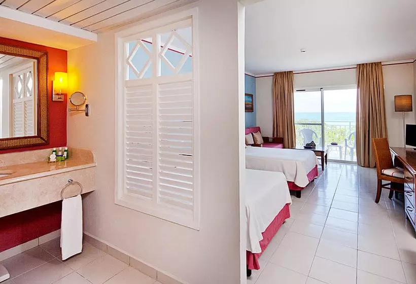 Memories Flamenco Beach Resort