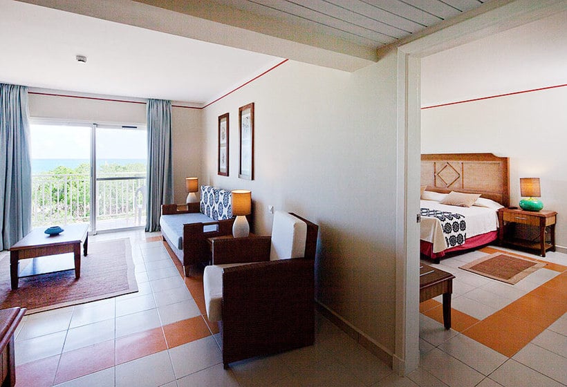 Memories Flamenco Beach Resort