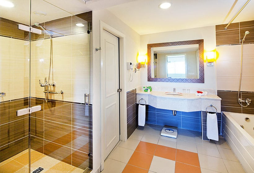 Memories Flamenco Beach Resort