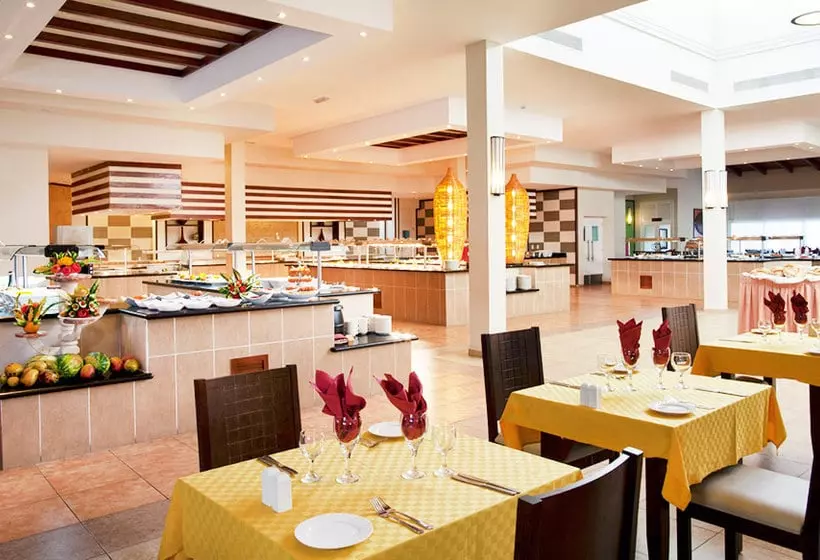 Memories Flamenco Beach Resort