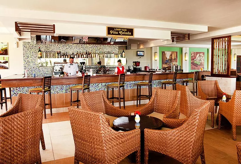 Memories Flamenco Beach Resort