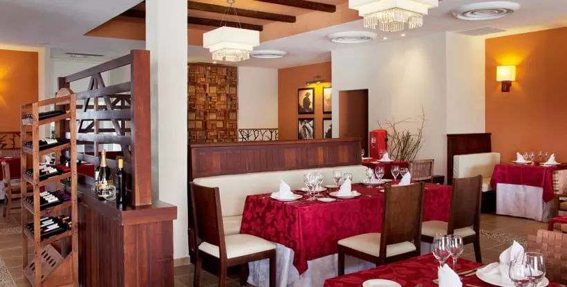 Memories Flamenco Beach Resort