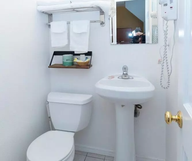 Motelli Nordic Inn And Suites