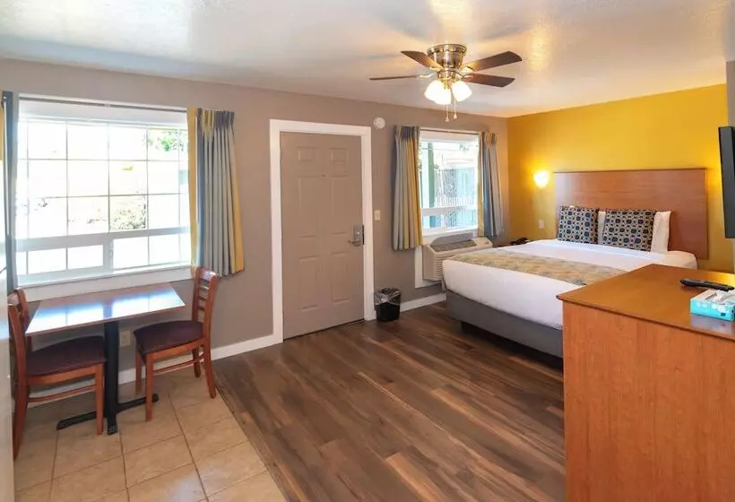Motelli Nordic Inn And Suites