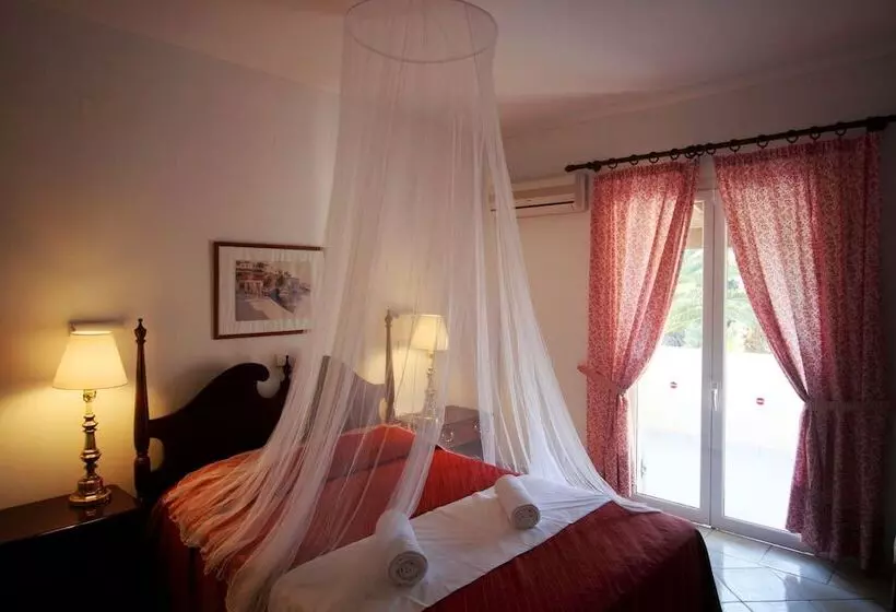 Villa Phoenix Apartments & Studios