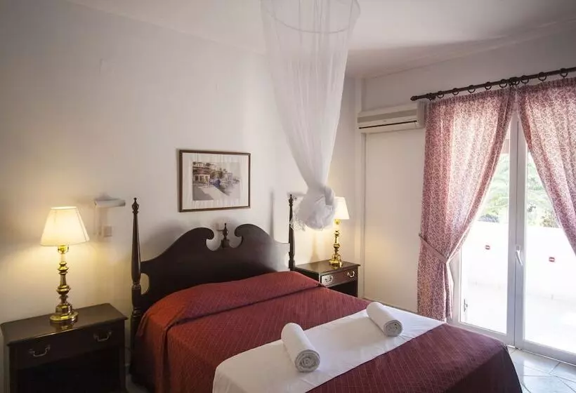 Villa Phoenix Apartments & Studios