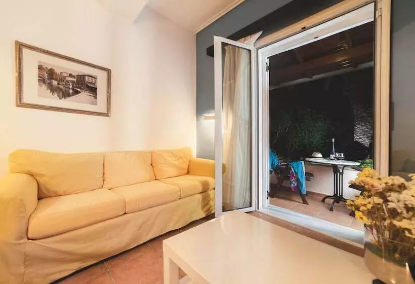 Villa Phoenix Apartments & Studios