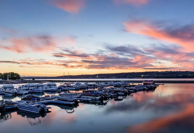 Arrowwood Resort At Cedar Shore