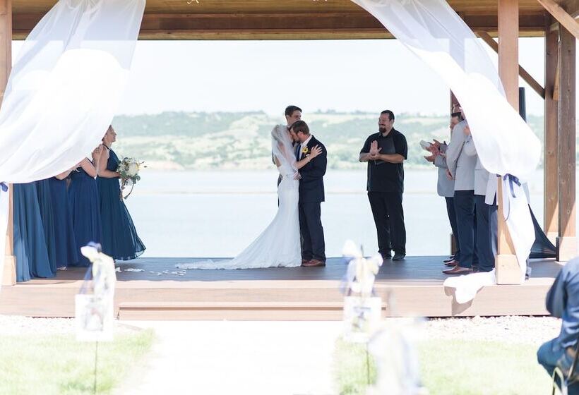 Arrowwood Resort At Cedar Shore