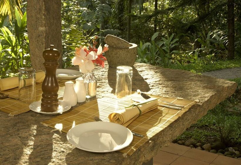 בית מלון כפרי Amritara Shalimar Spice Garden Resort & Spa