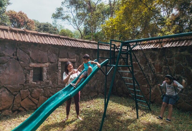 בית מלון כפרי Amritara Shalimar Spice Garden Resort & Spa