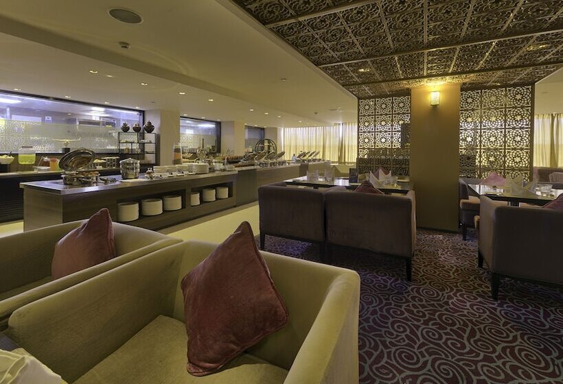 Отель Davanam Sarovar Portico Suites Bengaluru